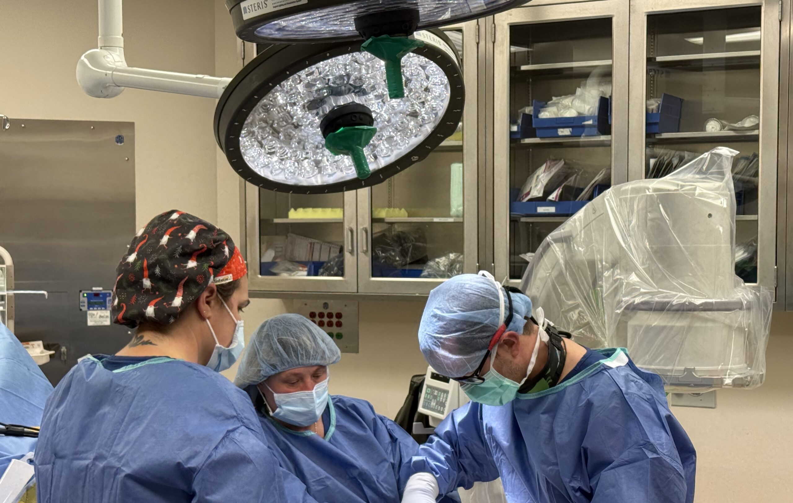 KOC Surgeons Perform First Total Ankle Replacement at Surgery Center